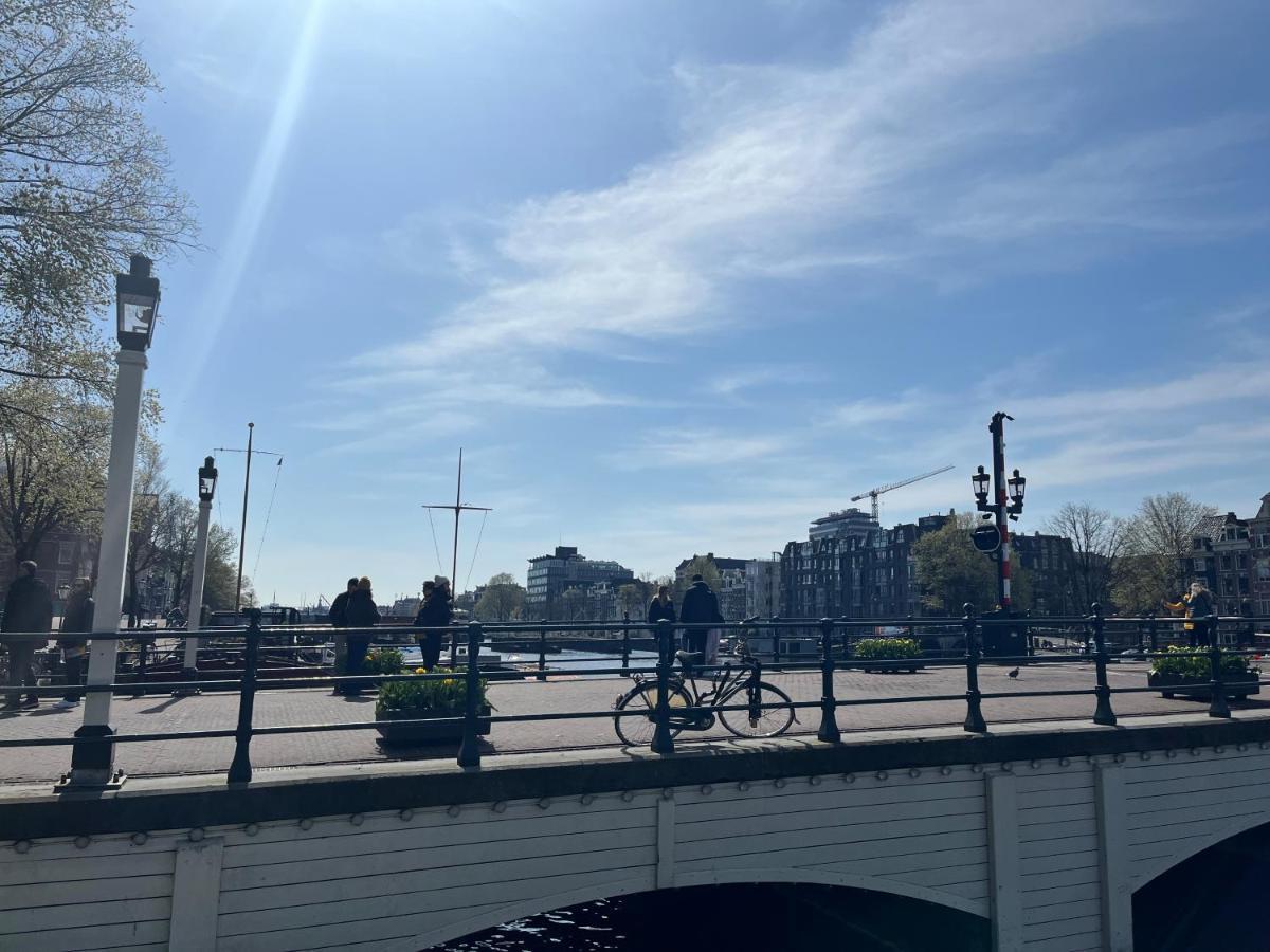 Skinny Bridge Houseboat Amstel View Amsterdam Eksteriør billede